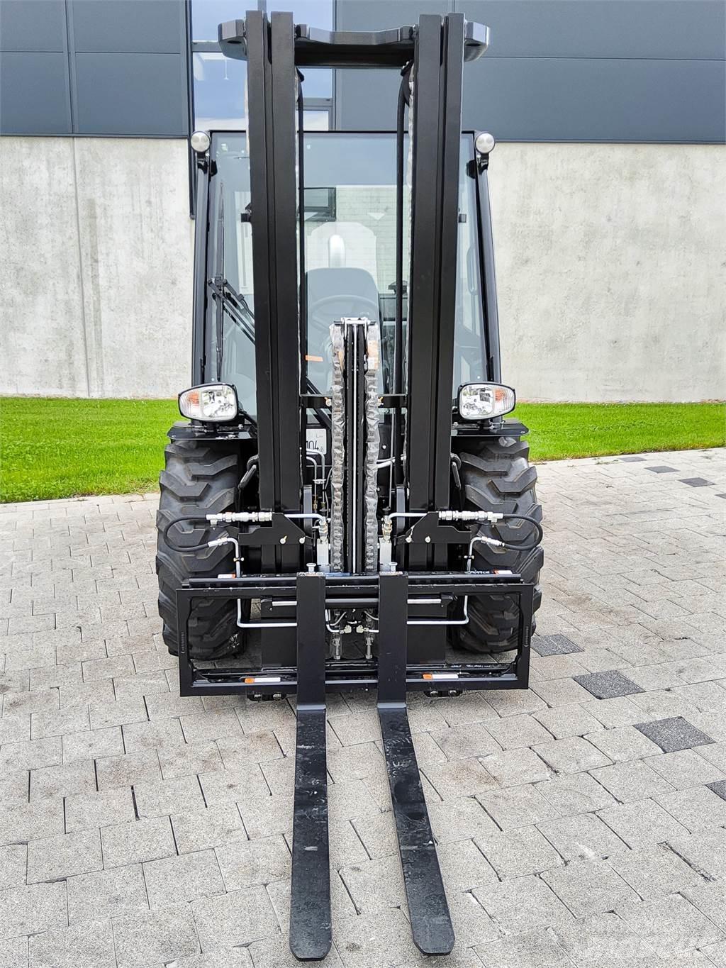 Manitou MC 25-4 Rough terrain trucks