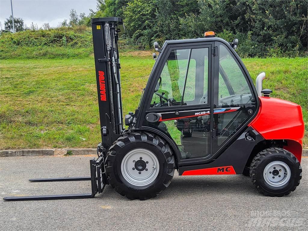 Manitou MC 25-4 Rough terrain trucks