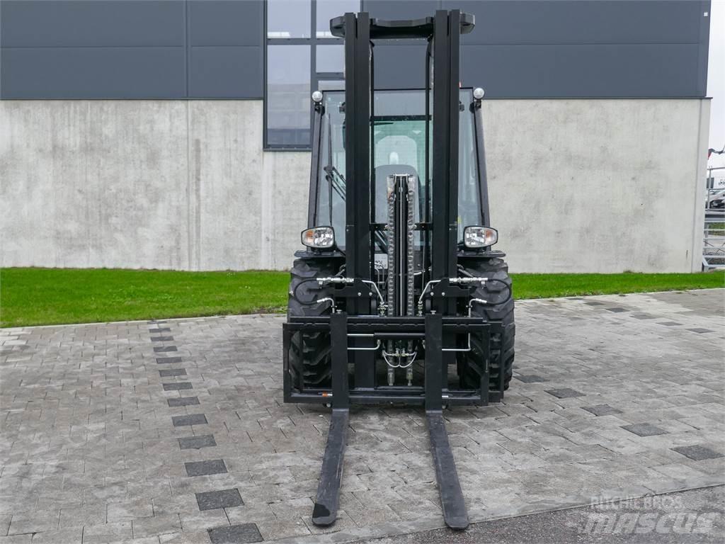 Manitou MC 30-4 Rough terrain trucks