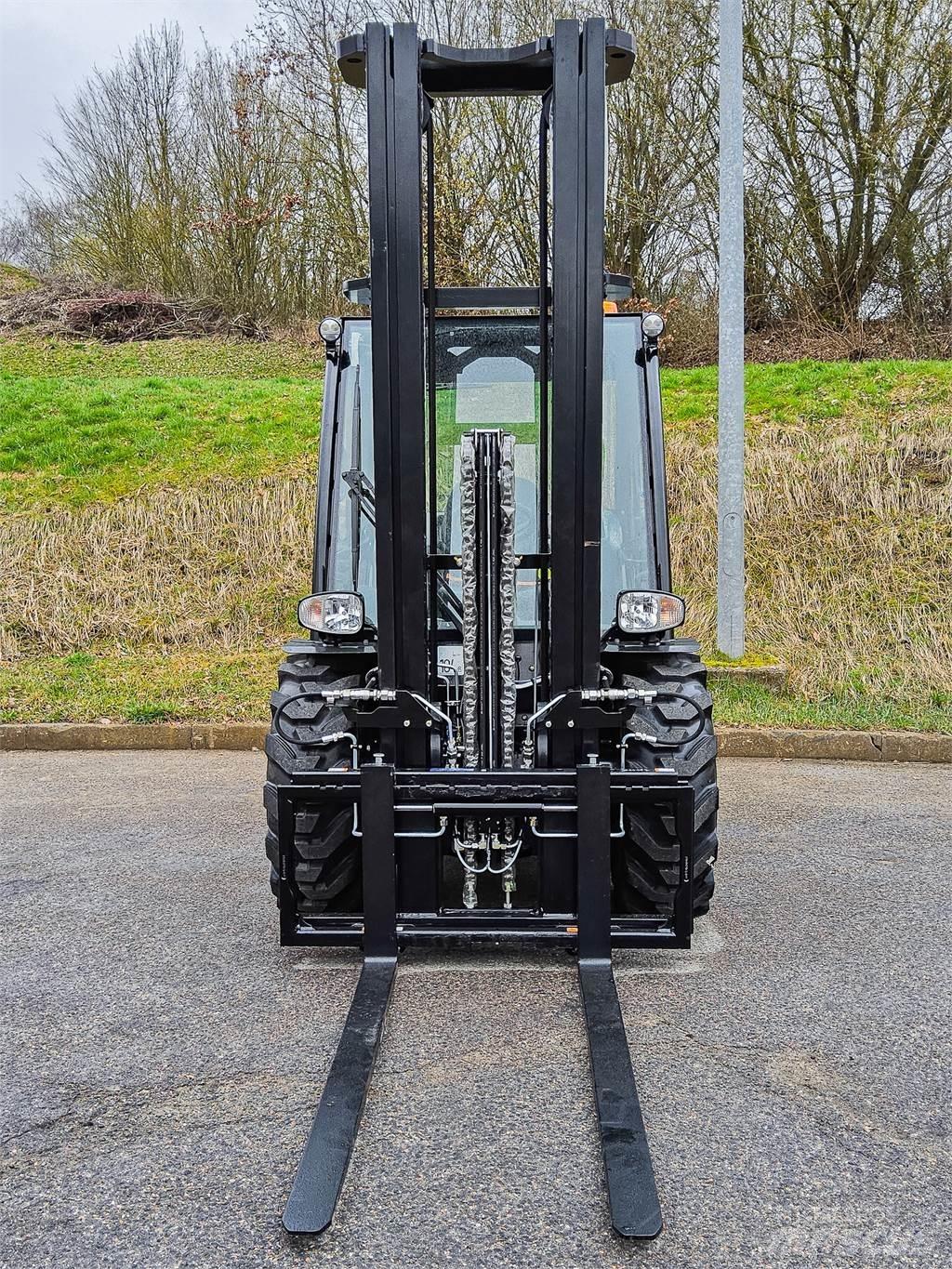 Manitou MC 30-4 Rough terrain trucks