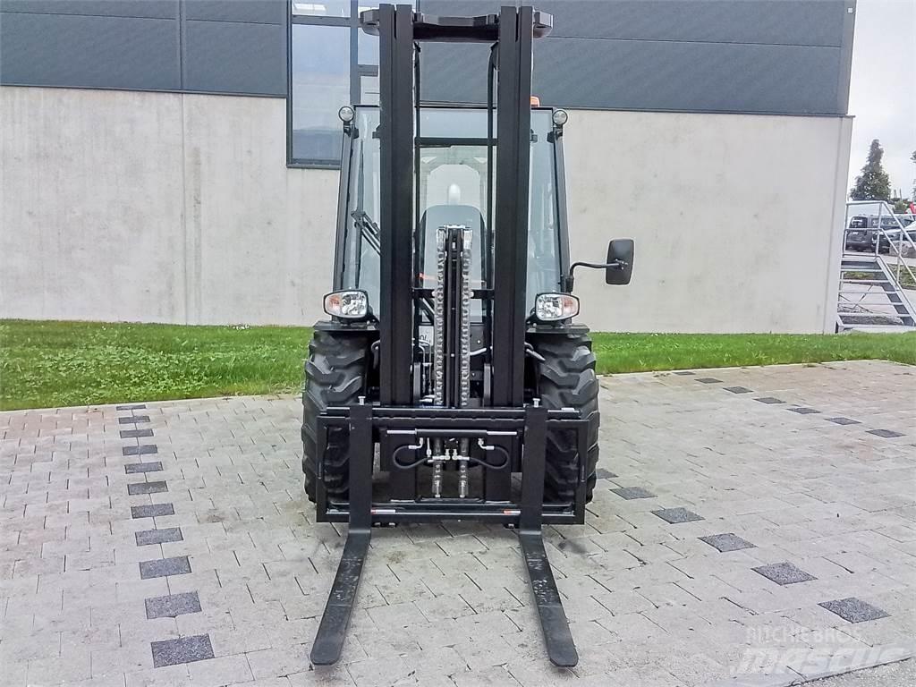 Manitou MC 30-4 Rough terrain trucks