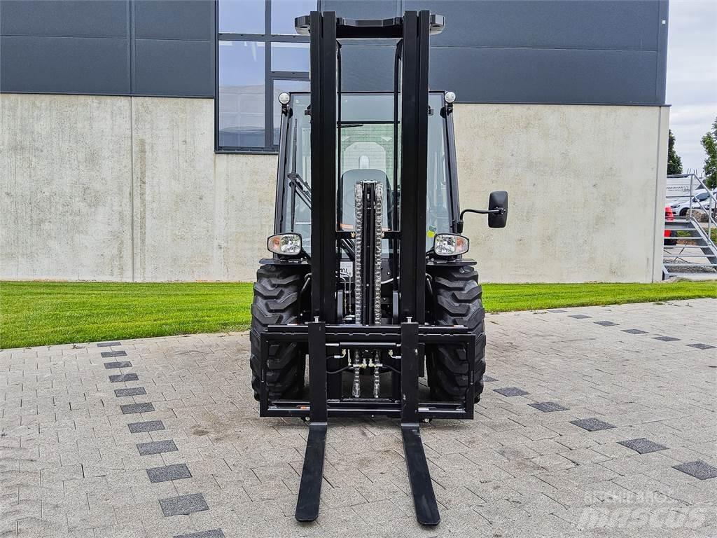 Manitou MC 30-4 Rough terrain trucks