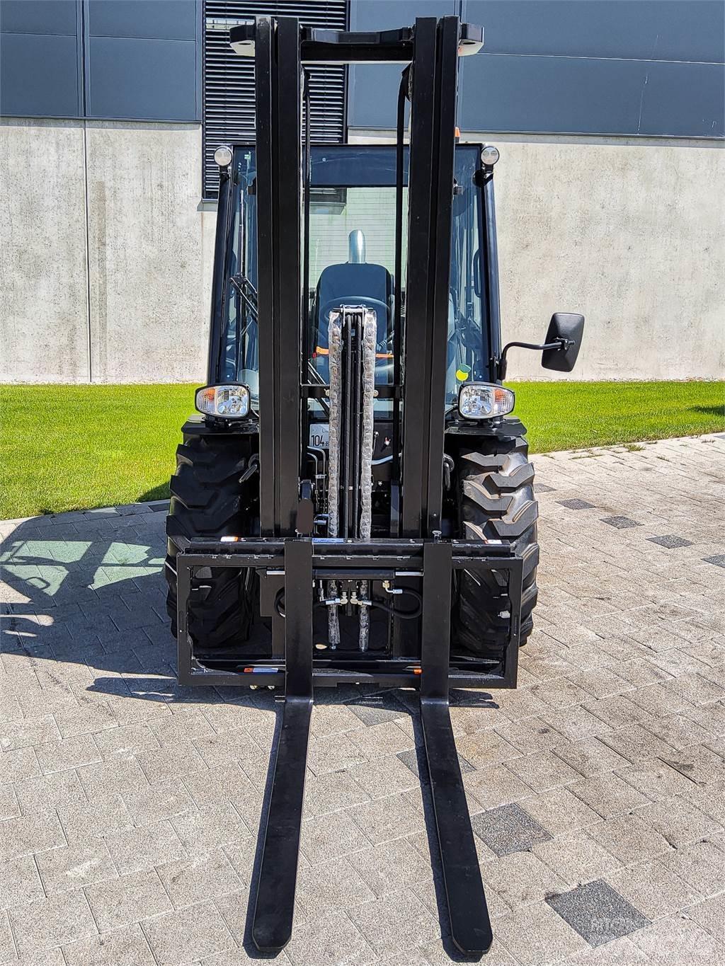 Manitou MC 30-4 Rough terrain trucks