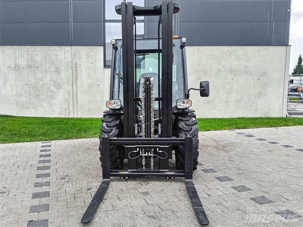 Manitou MC 30-4 Rough terrain trucks