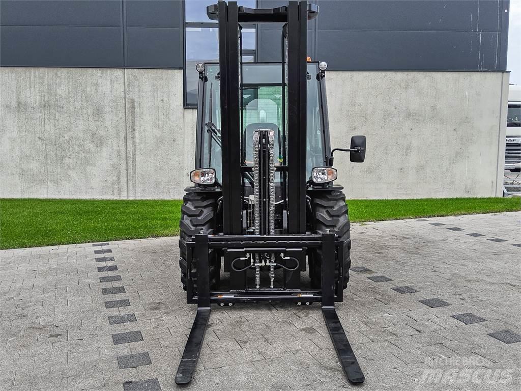 Manitou MC 30-4 Rough terrain trucks