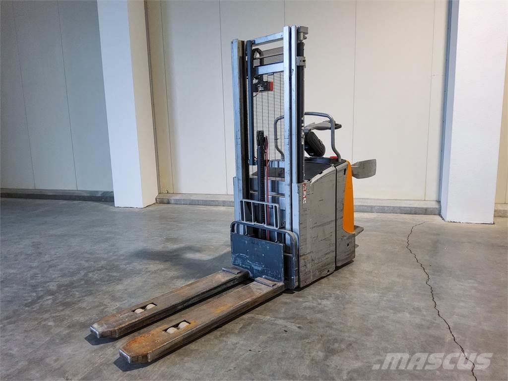 Still EXD-SF20 Pedestrian stacker