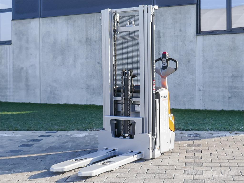 Still EXV 14i Pedestrian stacker
