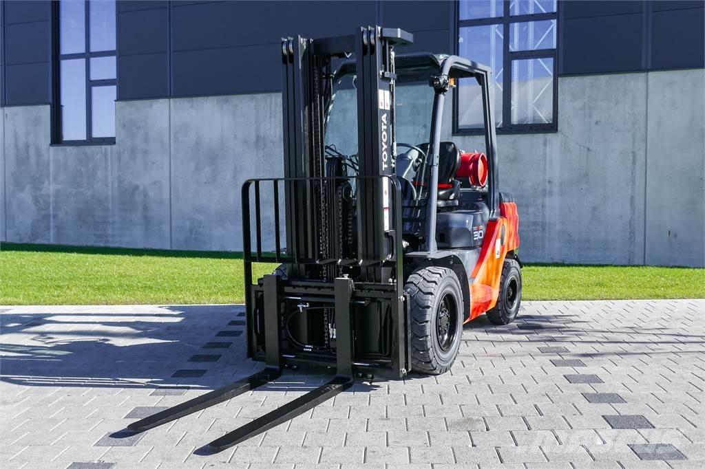 Toyota 02-8FGF30 LPG trucks