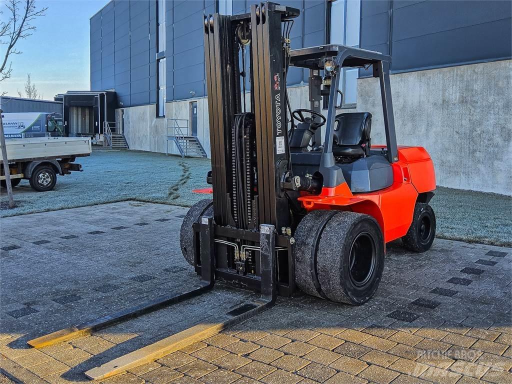 Toyota 7 FDU 45 Diesel trucks