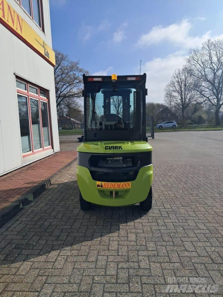 Clark S35D Diesel trucks