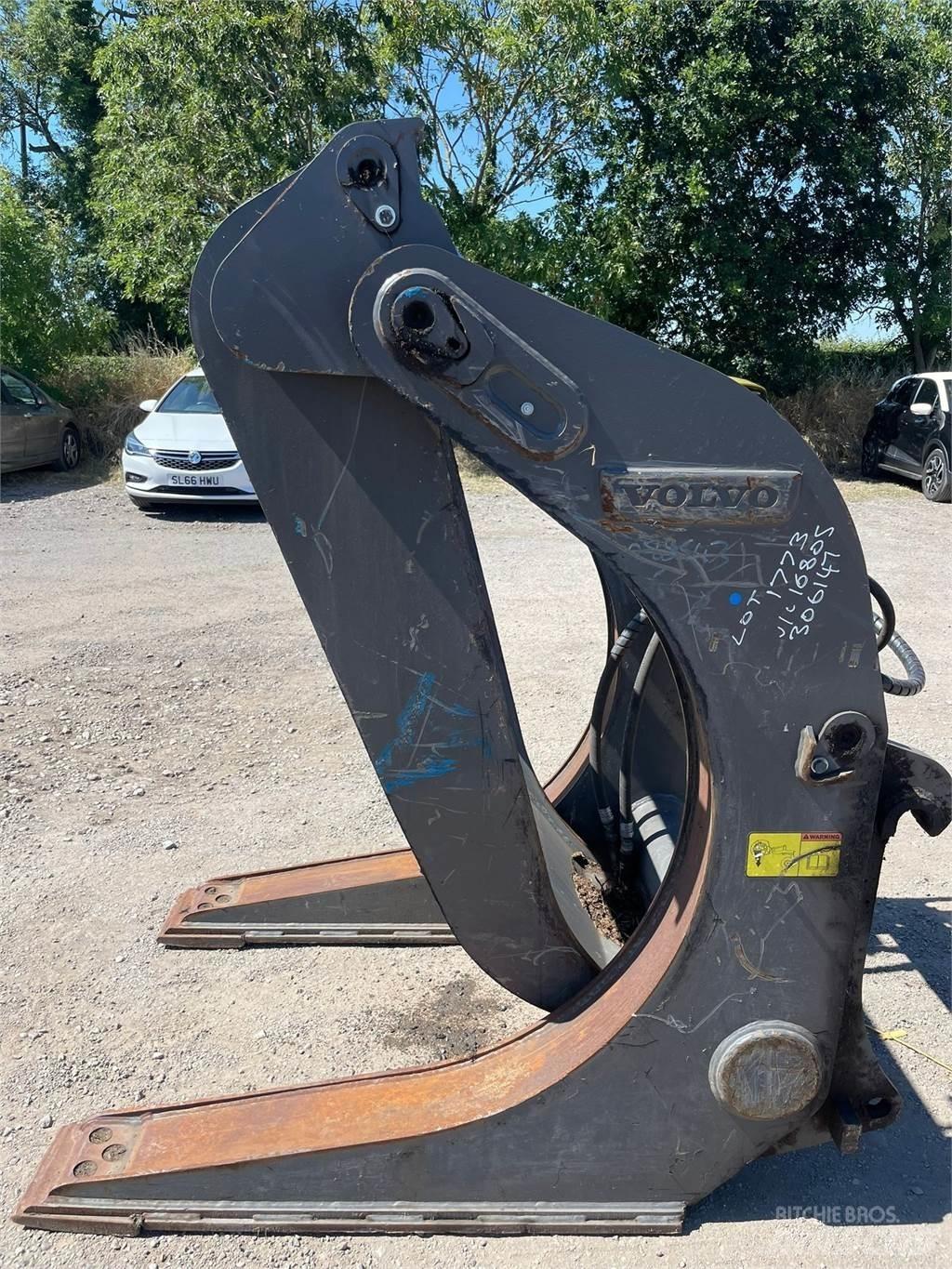Volvo log grab Construction - Others