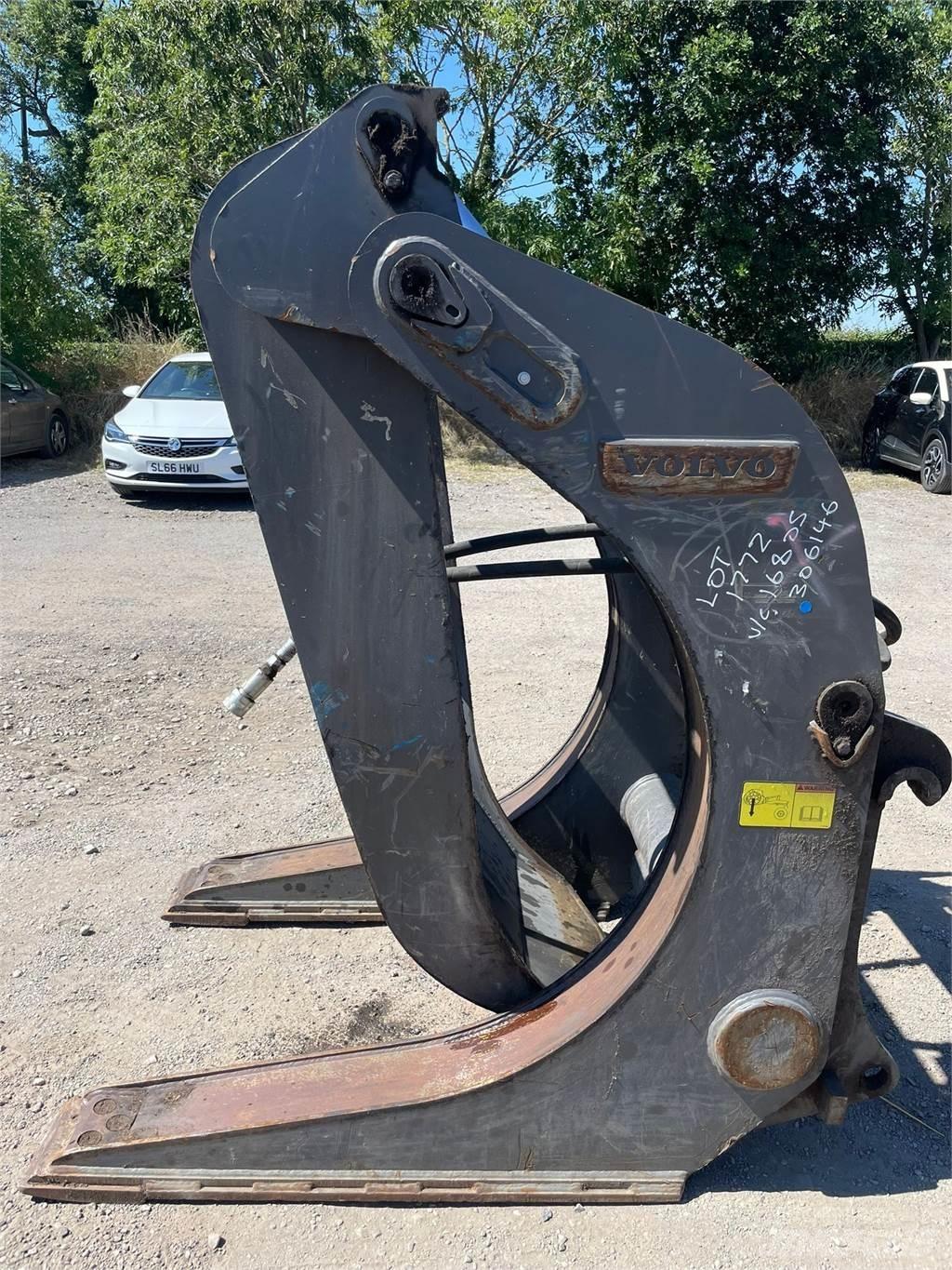 Volvo log grab Construction - Others