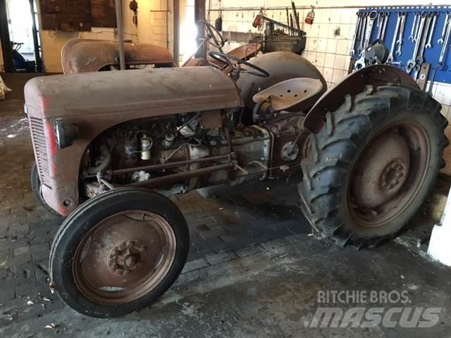 Ferguson traktor, Benzin Construction - Others