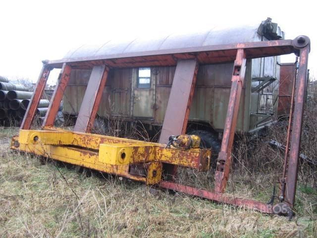  Spreader 20 ft. Storage containers