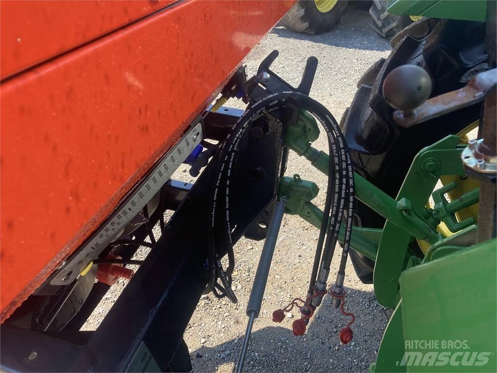Kuhn MDS Mineral spreaders
