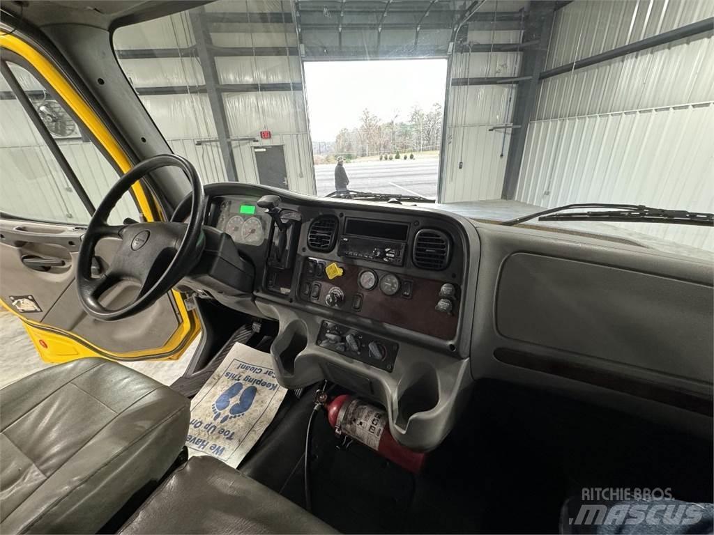 Freightliner M2106 Box body trucks
