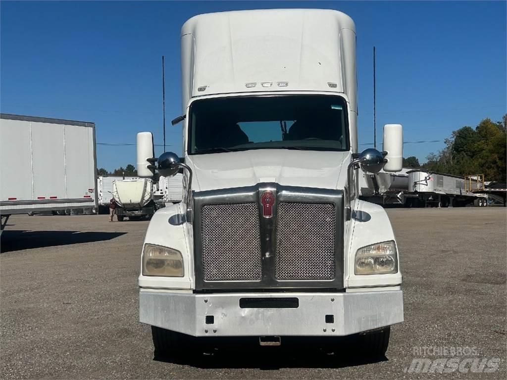 Kenworth T880 Tractor Units