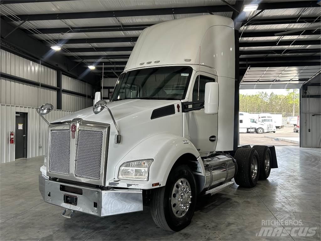 Kenworth T880 Tractor Units