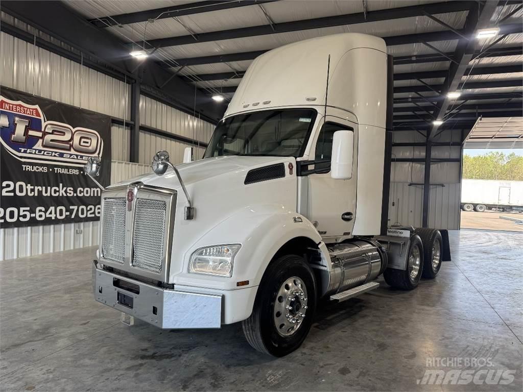 Kenworth T880 Tractor Units