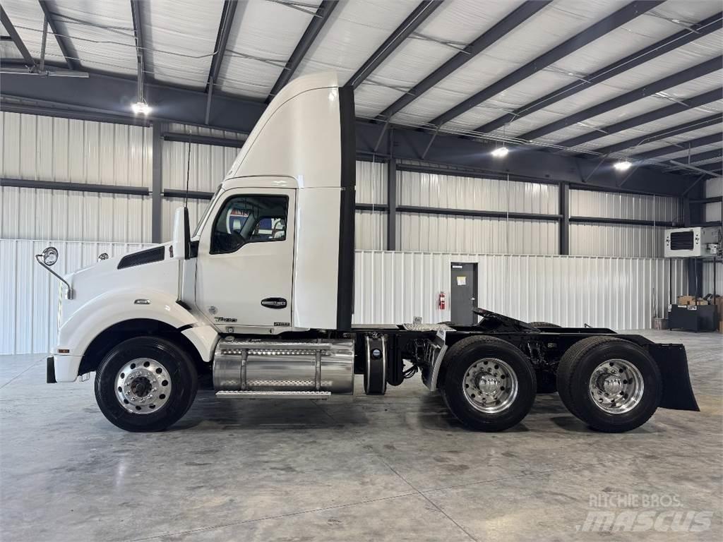 Kenworth T880 Tractor Units