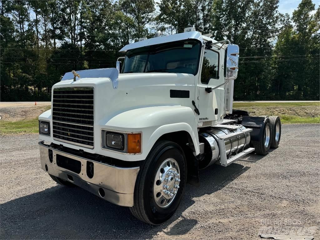 Mack CHU613 Tractor Units