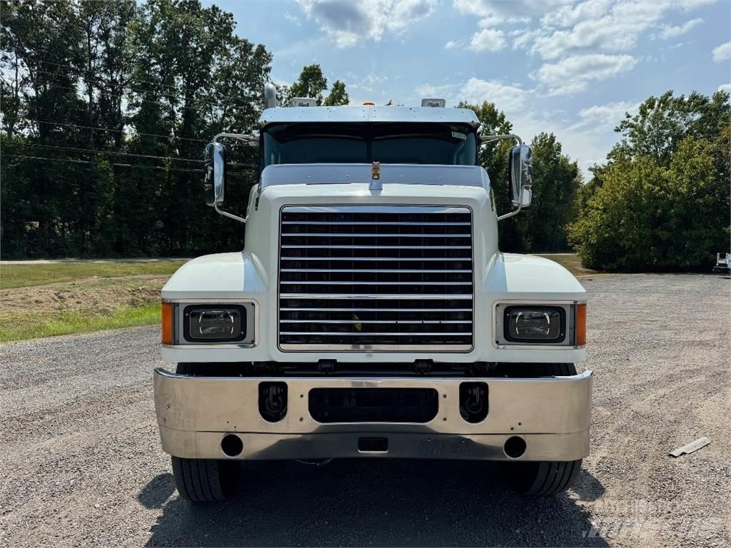 Mack CHU613 Tractor Units