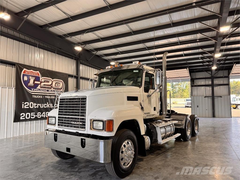 Mack CHU613 Tractor Units