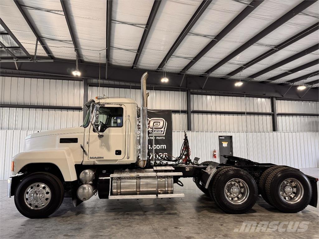 Mack CHU613 Tractor Units