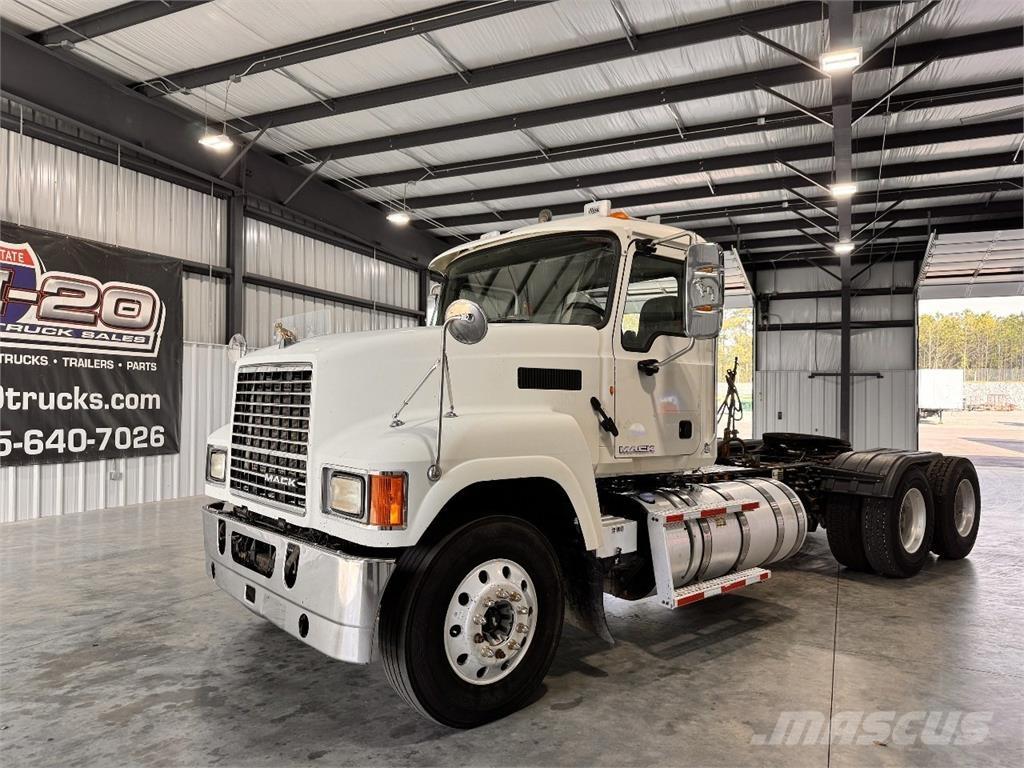Mack CHU613 Tractor Units
