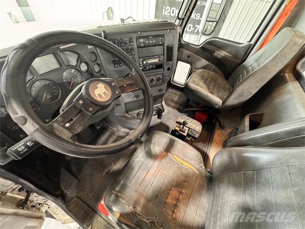 Mack CHU613 Tractor Units