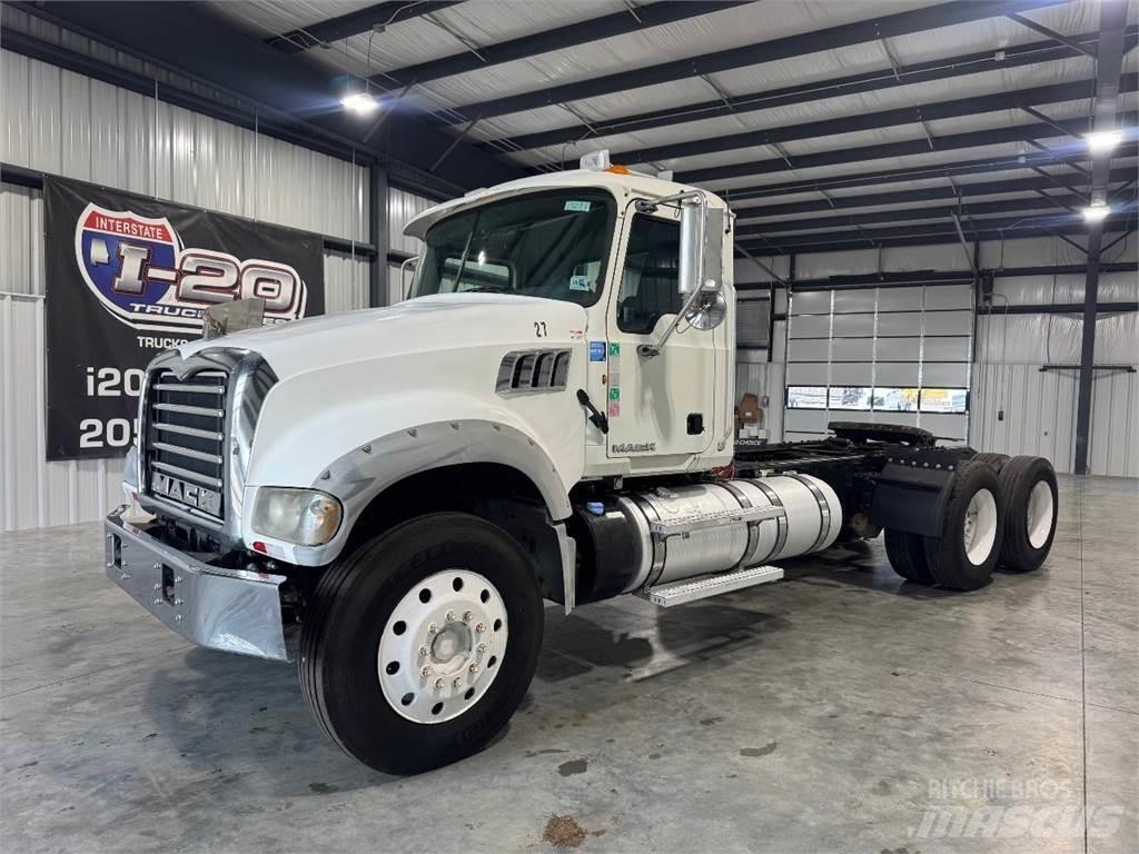 Mack GU713 Tractor Units