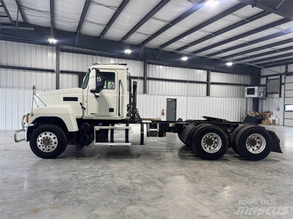Mack Pinnacle Tractor Units