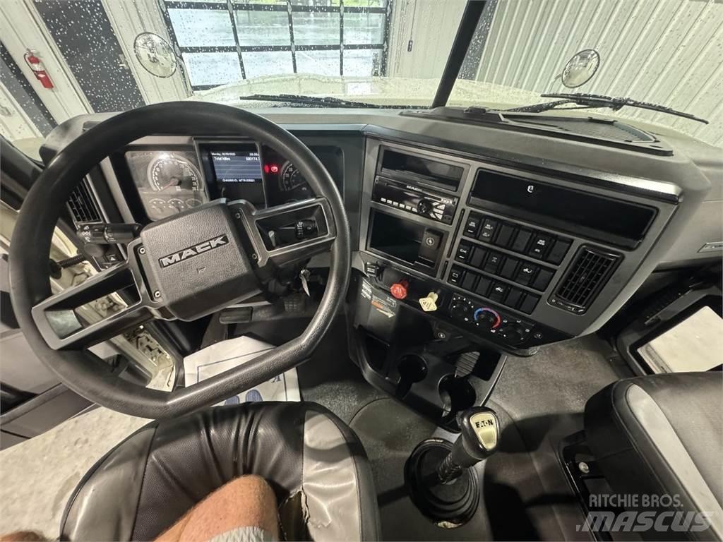 Mack Pinnacle 64T Tractor Units