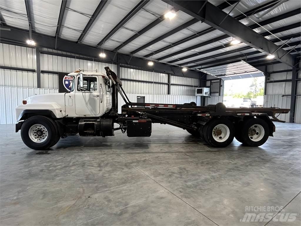 Mack RD688S Container Frame trucks