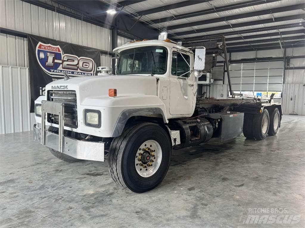 Mack RD690S Container Frame trucks