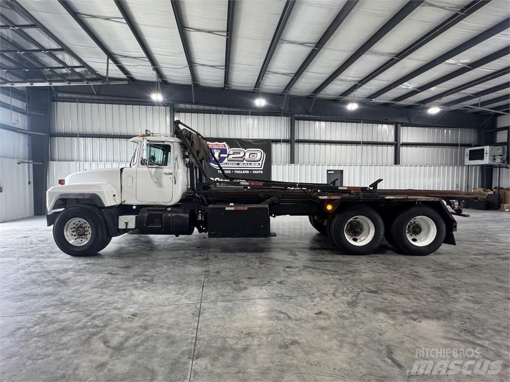 Mack RD690S Container Frame trucks