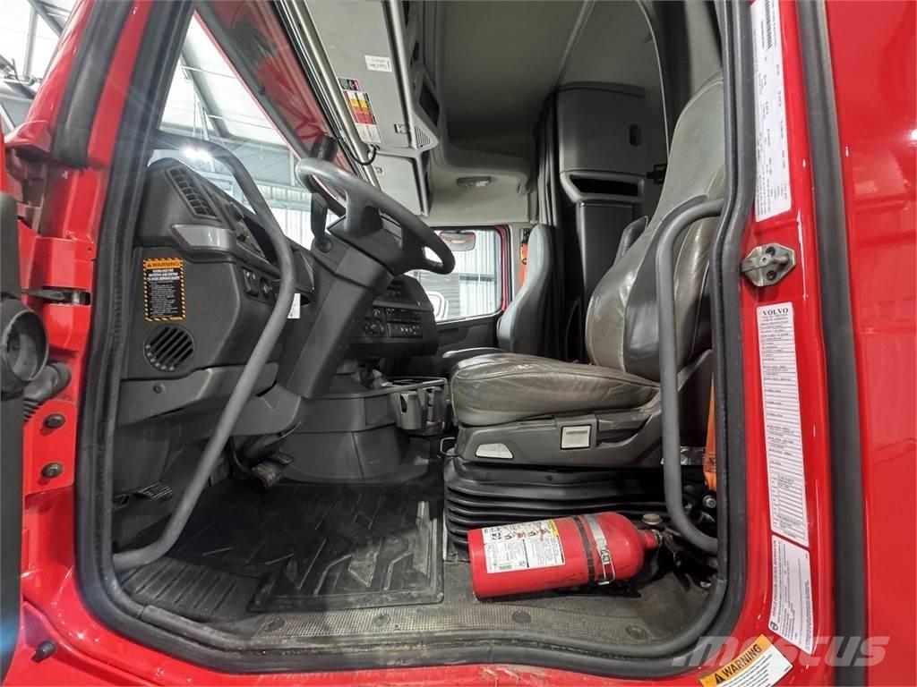 Volvo VNL64T740 Tractor Units