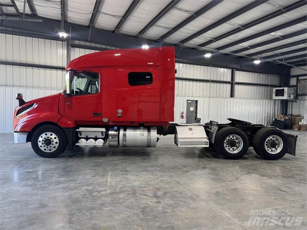 Volvo VNL64T740 Tractor Units