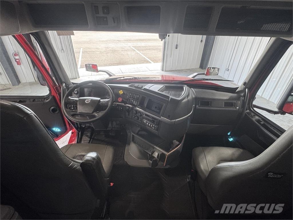 Volvo VNL64T740 Tractor Units