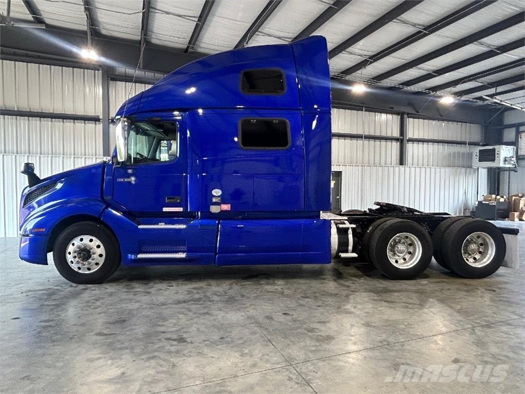 Volvo VNL860 Tractor Units