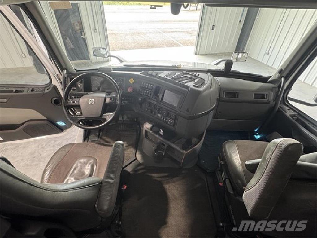 Volvo VNL860 Tractor Units