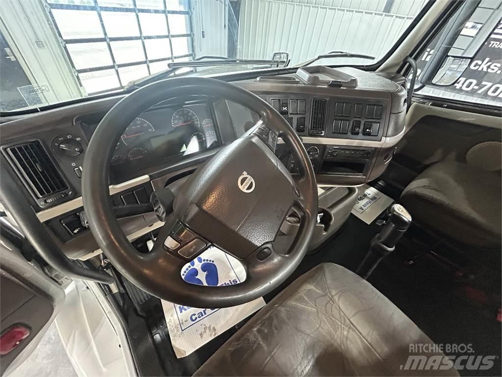 Volvo VNM64T200 Tractor Units