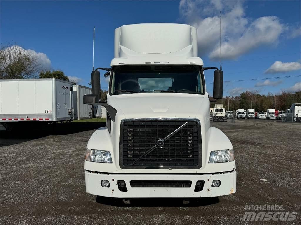 Volvo VNM64T200 Tractor Units