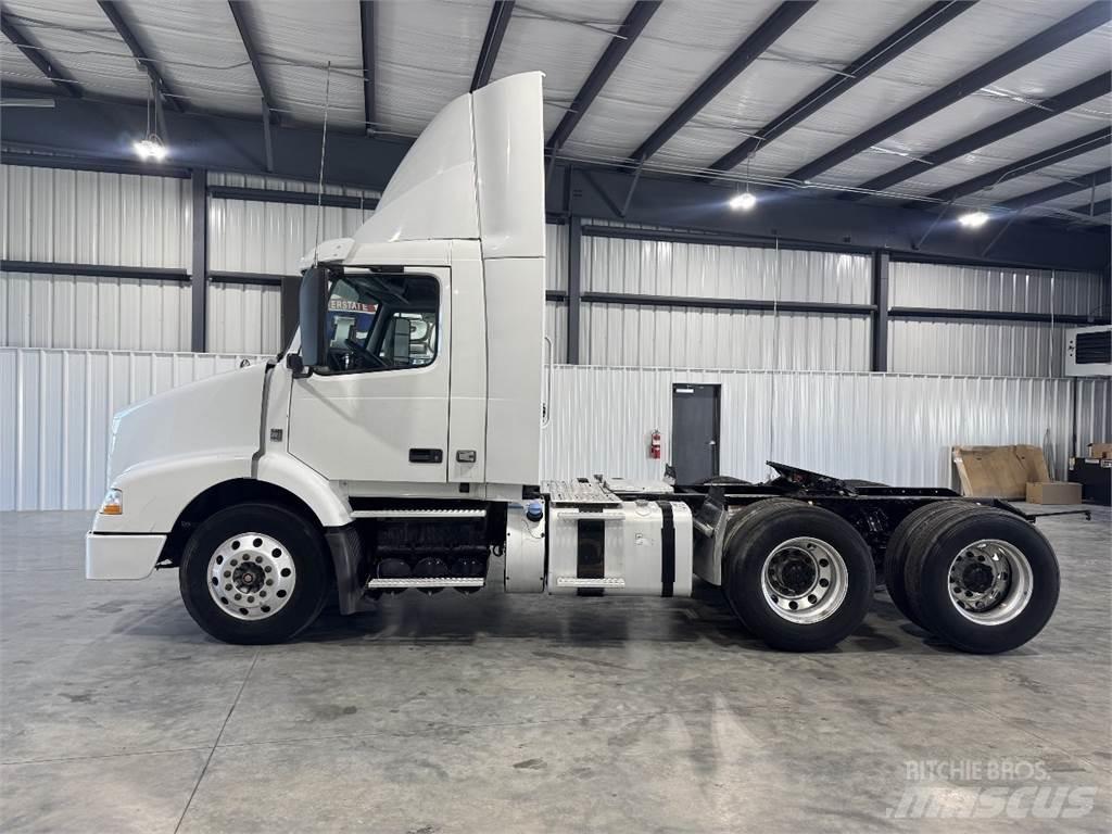 Volvo VNM64T200 Tractor Units