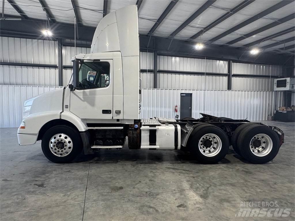 Volvo VNM64T200 Tractor Units