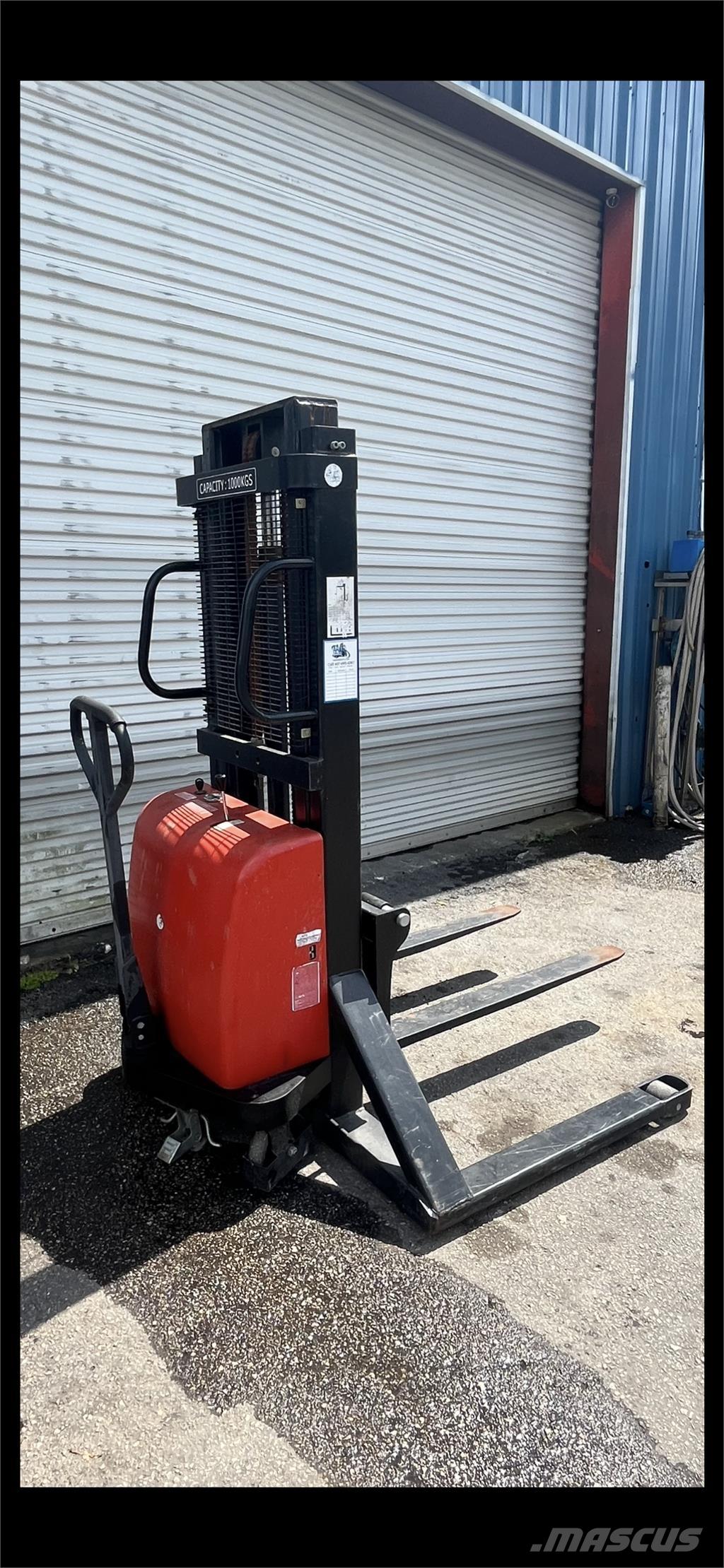 Yale  Self propelled stackers