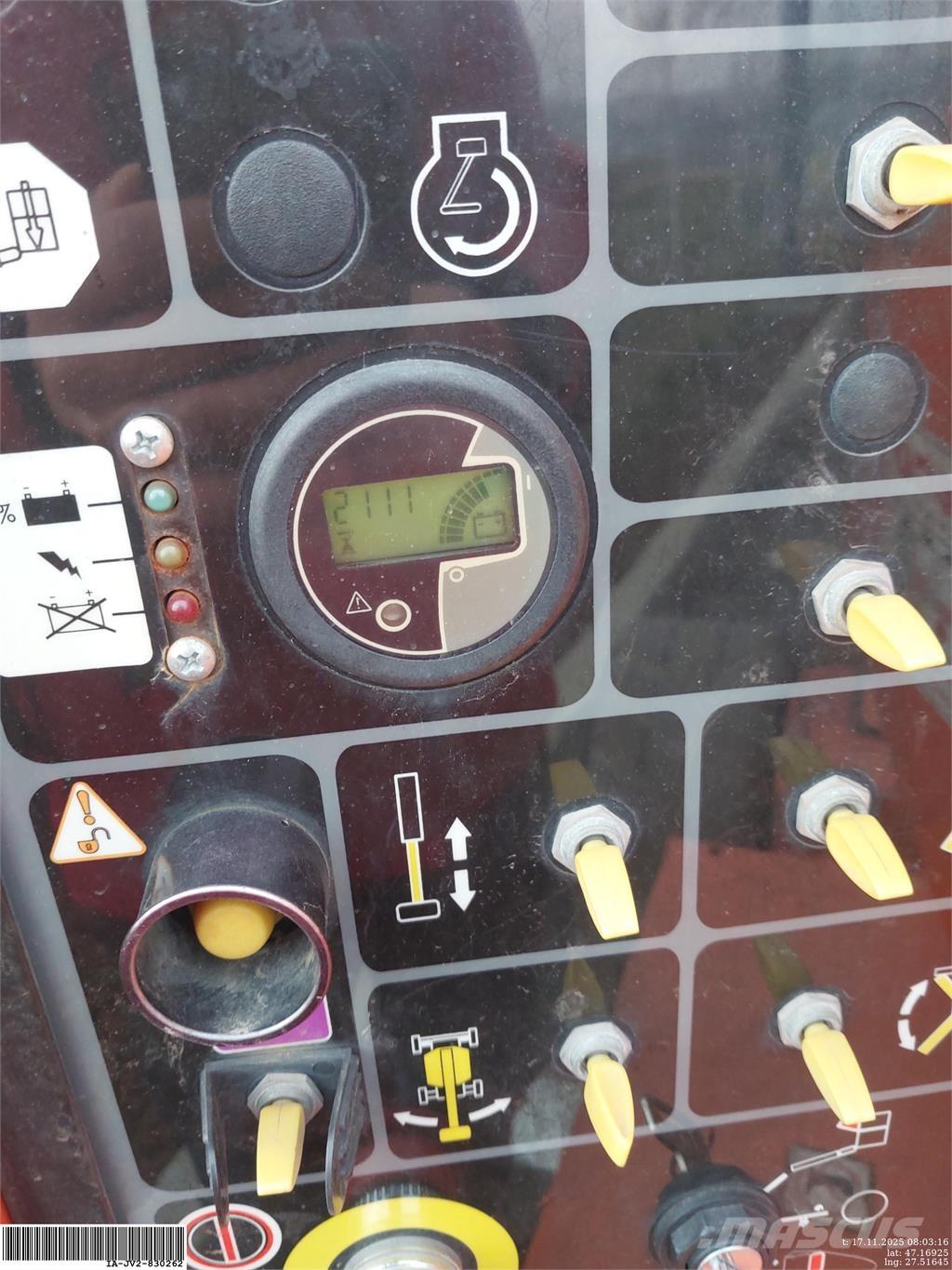 JLG E450AJ Articulated boom lifts