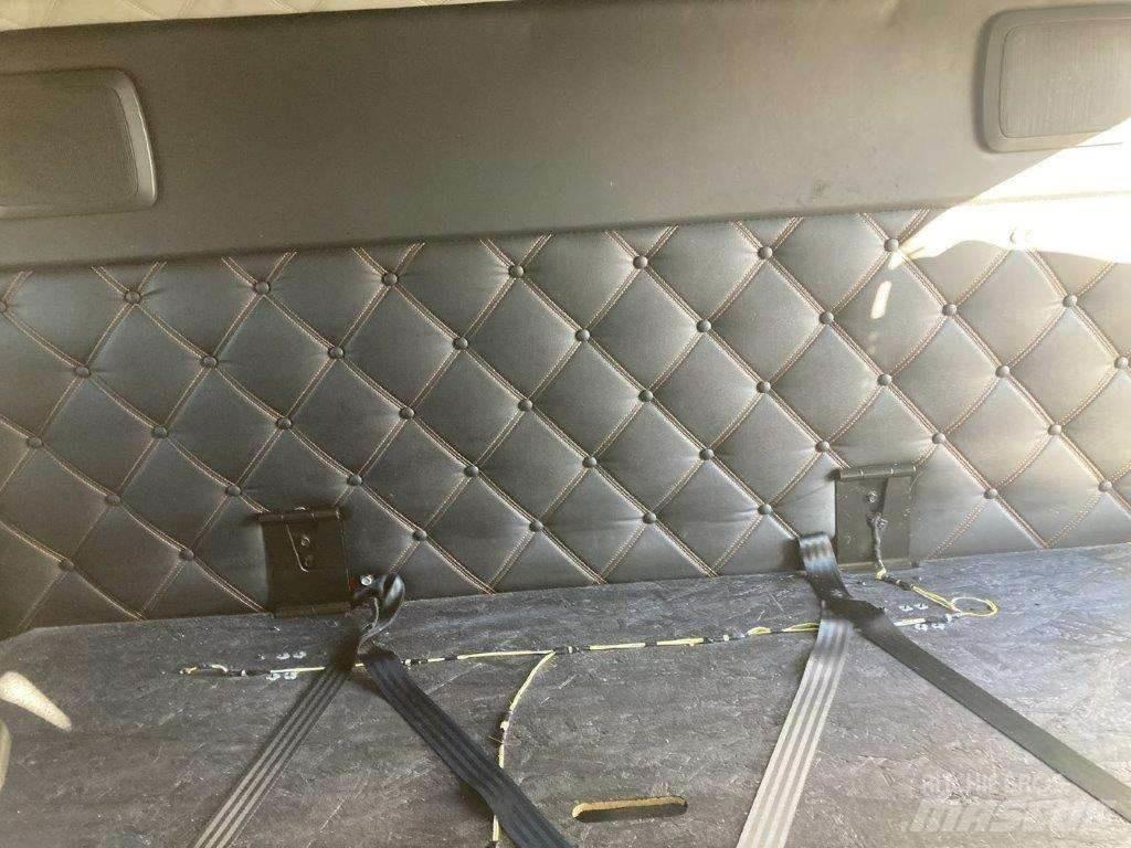 Kenworth T680 Tractor Units