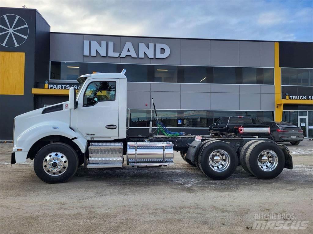 Kenworth T880 Tractor Units