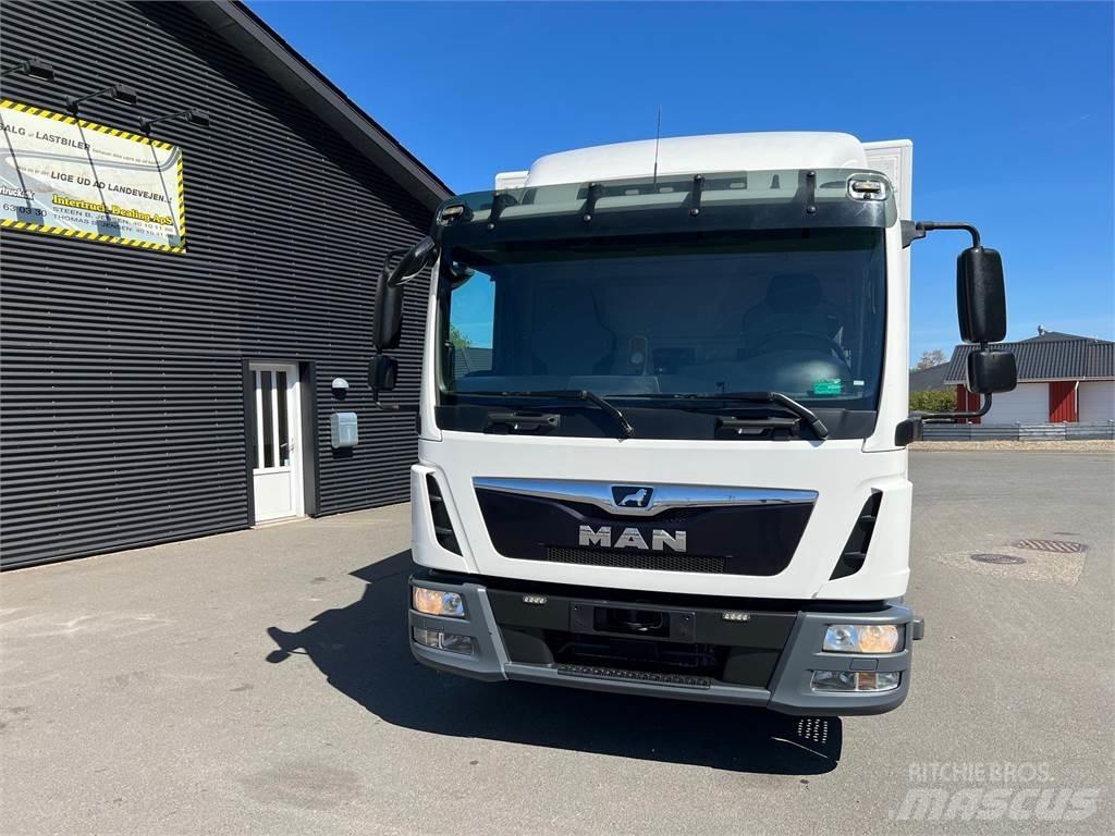 MAN TGL 12.220 Box body trucks
